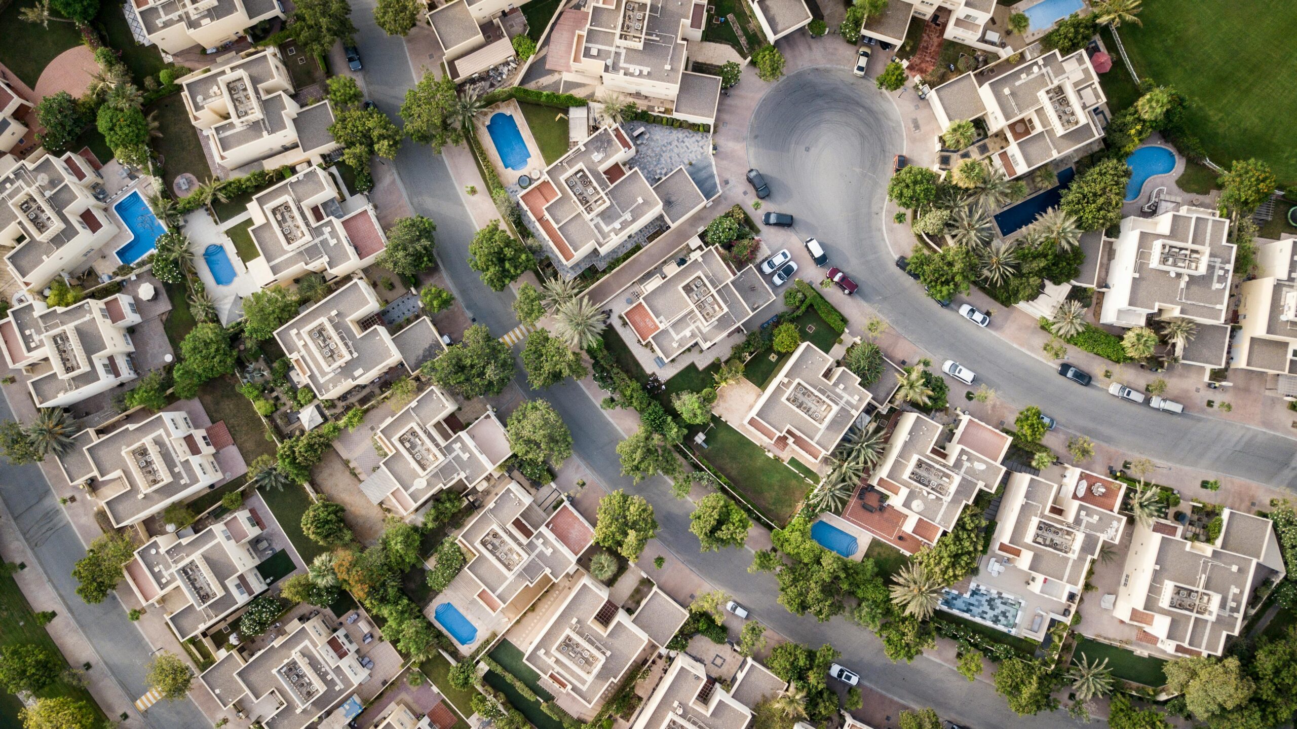 sky-view-of-a-villa-community-in-dubai